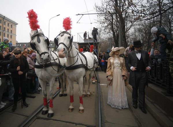 Конка (трамвай на лошадиной тяге) - участник торжественного парада трамваев разных времен. Московский трамвай празднует 120-летний юбилей запуска трамвайного движения в столице