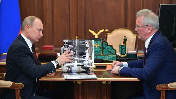Президент РФ Владимир Путин и губернатор Пензенской области Иван Белозерцев во время встречи. 22 апреля 2019