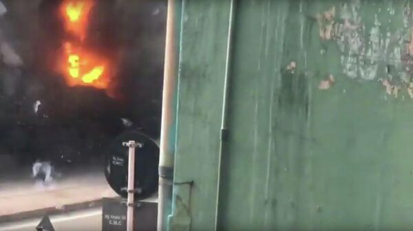 Стоп-кадр видео очевидца взрыва бомбы в автомобиле в Шри-Ланке