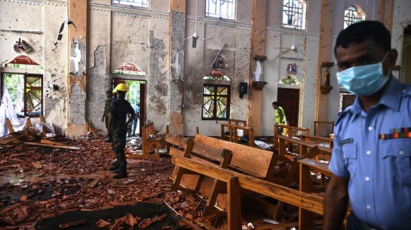 На месте взрыва в церкви Святого Себастьяна в Негомбо,  Шри-Ланка