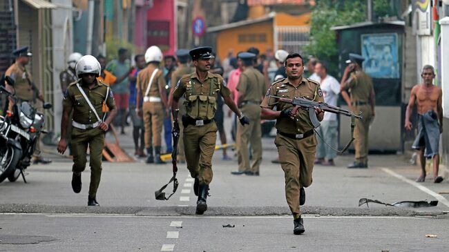 Полицейские в столице Шри-Ланки Коломбо. 22 апреля 2019