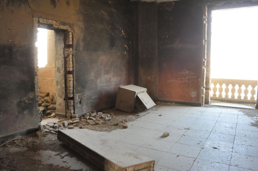 Внутри дворца Тадж-Бек (дворец Амина), разгромленного в афганскую войну