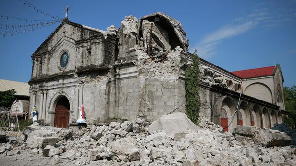 Последствия землетрясения в городе Порак на Филиппинах. 23 апреля 2019