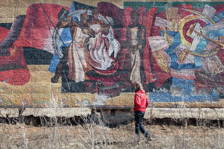 Стелла-панно Радость труда, Тольятти