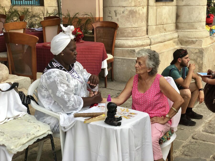 Женщина предсказывает судьбу, Гавана, Куба