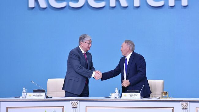 Экс-президент Казахстана Нурсултан Назарбаев и действующий президент Казахстана Касым-Жомарт Токаев