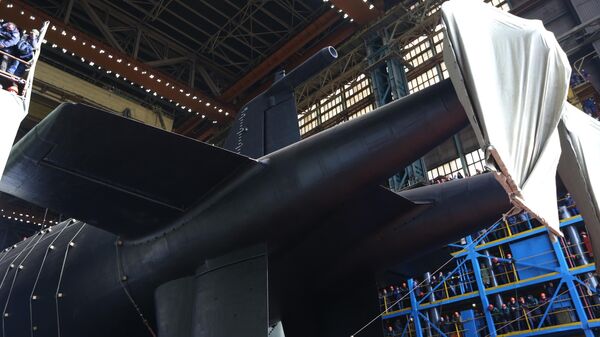 Атомная подводная лодка Белгород во время спуска на воду на АО Производственное объединение Севмаш в Северодвинске