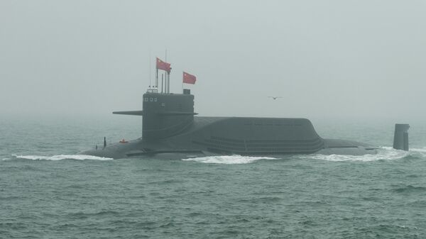 Китайская подводная лодка на военном параде в Циндао. 23 апреля 2019