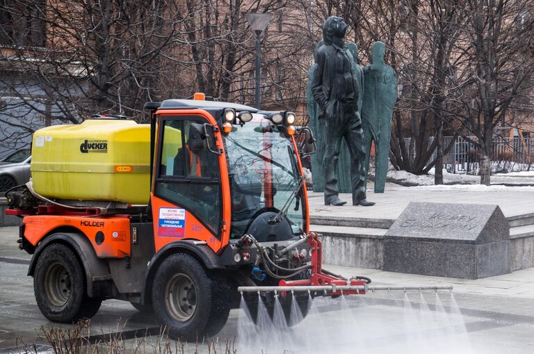 Мойка тротуаров шампунем в Москве