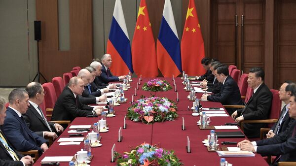 Президент РФ Владимир Путин и председатель Китайской народной республики (КНР) Си Цзиньпин во время встречи в Пекине
