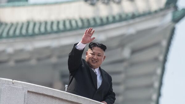 Глава КНДР Ким Чен Ын на военном параде в Пхеньяне по случаю 105-й годовщины со дня рождения основателя северокорейского государства Ким Ир Сена 