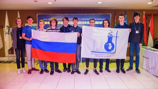 Российские школьники на открытии Международной Менделеевской олимпиаде по химии (IMChO-53) в Санкт-Петербурге
