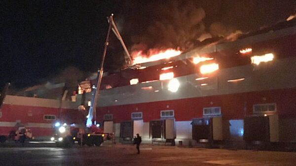 Тушение пожара в здании распределительного центра АО Магнит в Воронежской области. 28 апреля 2019