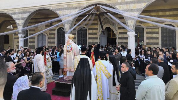 Патриарх Антиохийский и всего Востока Иоанн Х проводит пасхальную службу в в одном из православных храмов Сирии