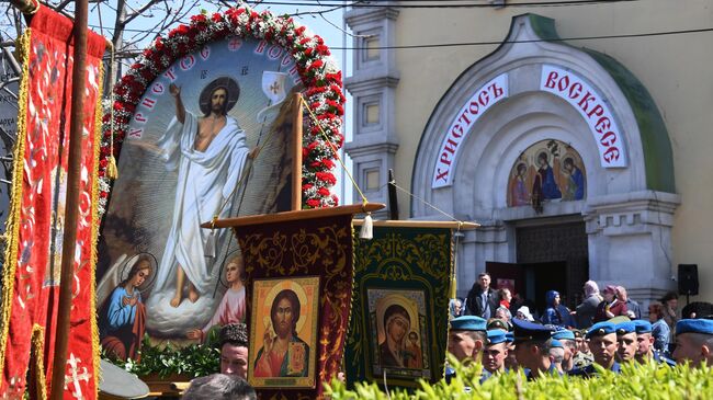 Пасхальный крестный ход во Владивостоке