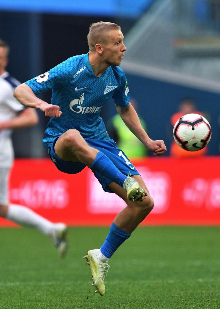 Защитник Зенита Игорь Смольников Защитник Зенита Игорь Смольников