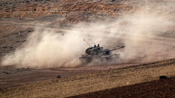 Танк турецкой армии возле границы между Турцией и Сирией