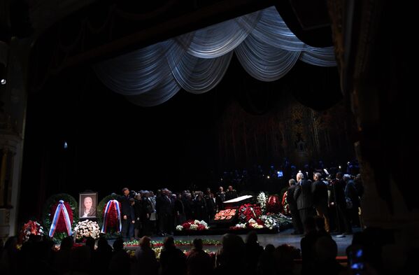 Церемония прощания с актрисой Элиной Быстрицкой в Малом театре в Москве