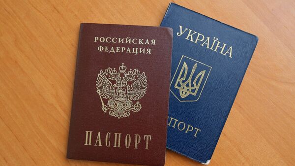 Паспорта гражданина Российской Федерации и гражданина Украины. Архивное фото