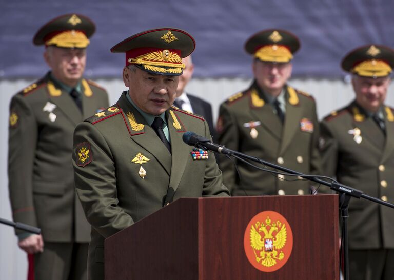 Министр обороны РФ Сергей Шойгу на церемонии передачи Киргизии партии военной техники Министр обороны РФ Сергей Шойгу на церемонии передачи Киргизии партии военной техники