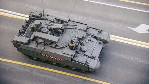 Боевая машина поддержки танков (БМПТ) Терминатор на Тверской улице перед началом репетиции военного парада