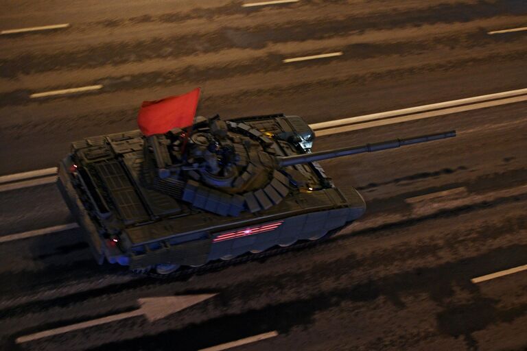 Танк Т-72Б3 на репетиции военного парада на Красной площади