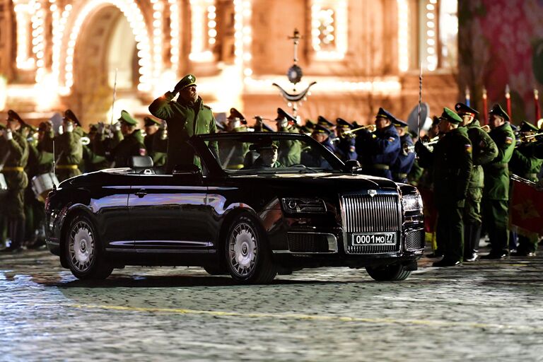 Кабриолет Aurus Senat на репетиции военного парада на Красной площади