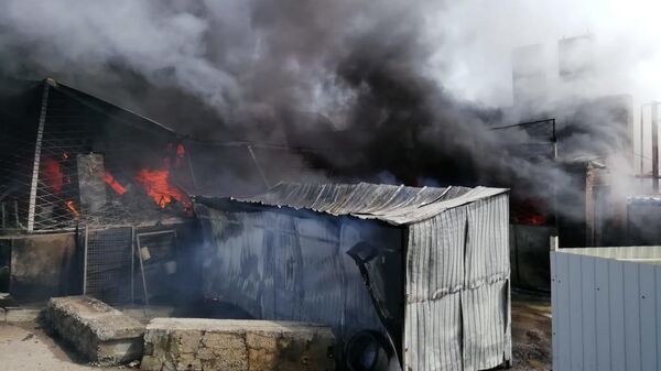 Пожар в строительном магазине на окраине поселка Горячеводский в Ставропольском крае
