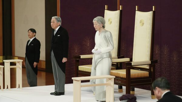 Император Японии Акихито и императрица Мичико во время церемонии отречения в Императорском дворце в Токио. 30 апреля 2019 