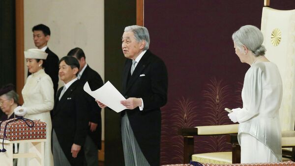 Император Японии Акихито и императрица Мичико во время церемонии отречения в Императорском дворце в Токио