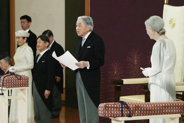 Император Японии Акихито и императрица Мичико во время церемонии отречения в Императорском дворце в Токио
