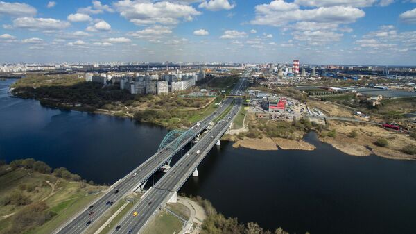Москва-река и Московская кольцевая автодорога в районе Капотни