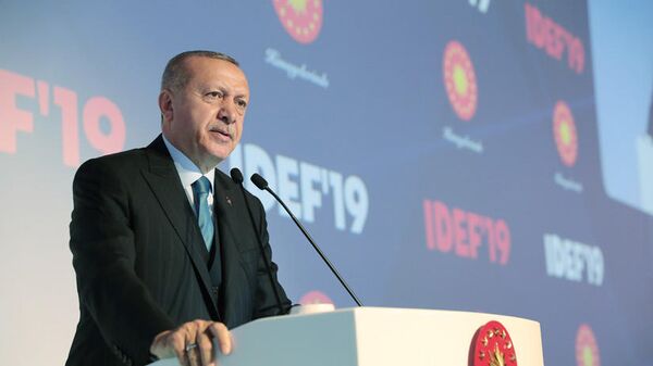 Президент Турции Реджеп Тайип Эрдоган на выставке оборонной промышленности IDEF-2019 в Стамбуле