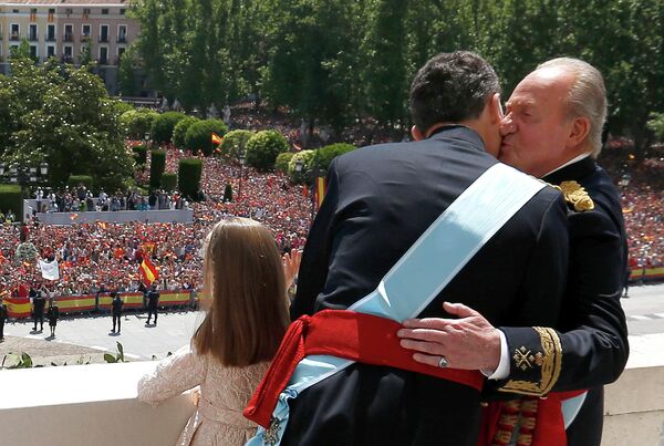 Король Испании Фелипе VI и бывший король Испании Хуан Карлос