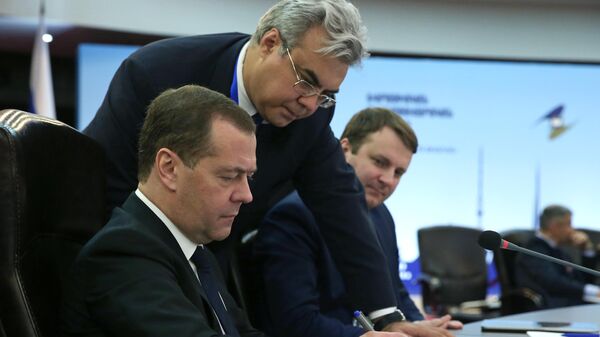 Председатель правительства РФ Дмитрий Медведев и министр экономического развития РФ Максим Орешкин во время заседания Евразийского межправительственного совета в расширенном составе. 30 апреля 2019
