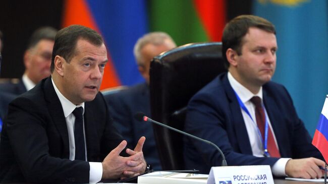 Председатель правительства РФ Дмитрий Медведев и министр экономического развития РФ Максим Орешкин  во время заседания Евразийского межправительственного совета в расширенном составе. 30 апреля 2019