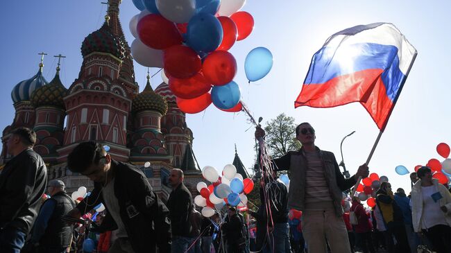 Участники первомайской демонстрации столичных профсоюзов на Красной площади