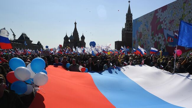 Участники первомайской демонстрации на Красной площади