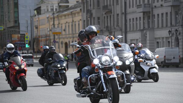 Участники мотофестиваля во время мотопробега по Садовому кольцу в Москве. 4 мая 2019
