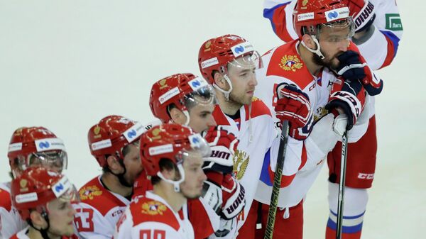 Хоккеисты сборной России после проигранного матча