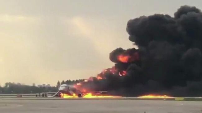 Пожар на борту самолета в аэропорту Шереметьево