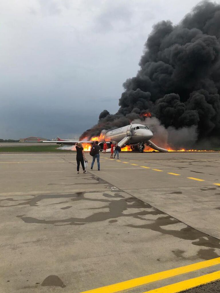 Пожар на борту самолета в аэропорту Шереметьево