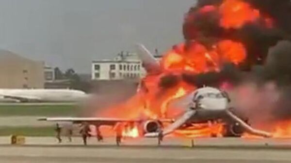 Пожар на борту самолета в аэропорту Шереметьево