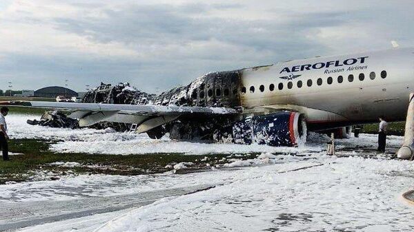Последствия возгорания самолета Sukhoi Superjet в аэропорту Шереметьево