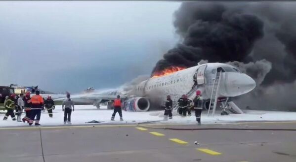 Ликвидация возгорания на борту самолета в аэропорту Шереметьево