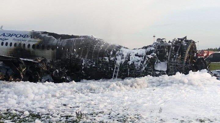 Последствия возгорания самолета Sukhoi Superjet в аэропорту Шереметьево0