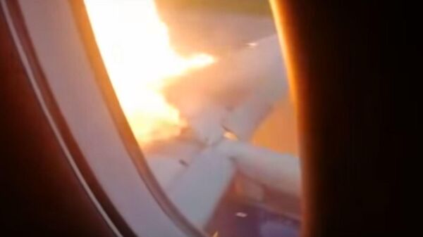 Пассажиры сняли на видео начало пожара на борту Sukhoi Superjet 100
