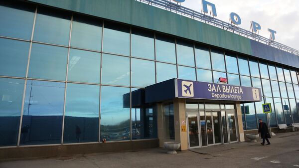 Вход в здание международного аэропорта Мурманск