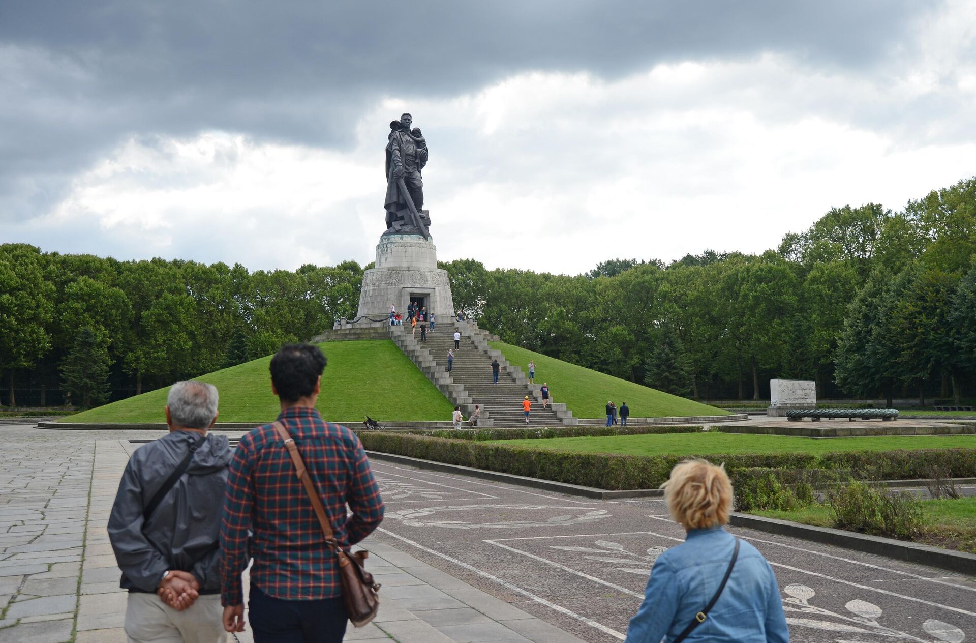 Мемориал в Трептов-парке в Берлин - РИА Новости, 1920, 03.04.2023