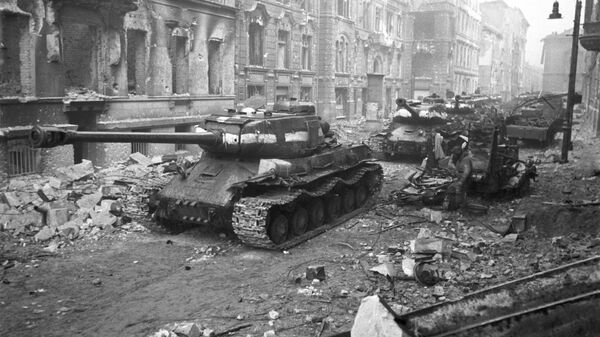 Советские танки на улицах Берлина